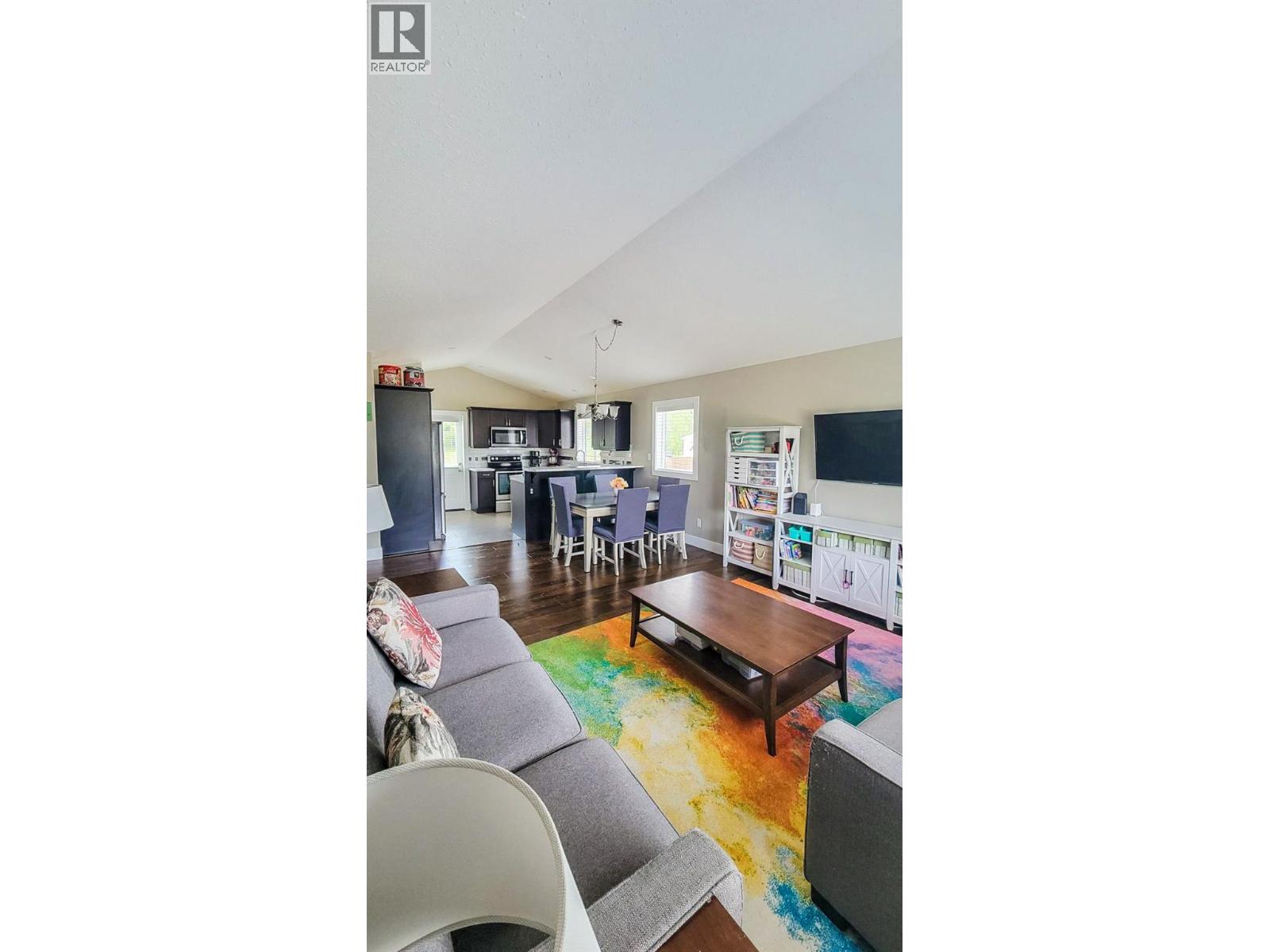 4208 16th Avenue, Castlegar, British Columbia  V1N 4X7 - Photo 5 - 10391386