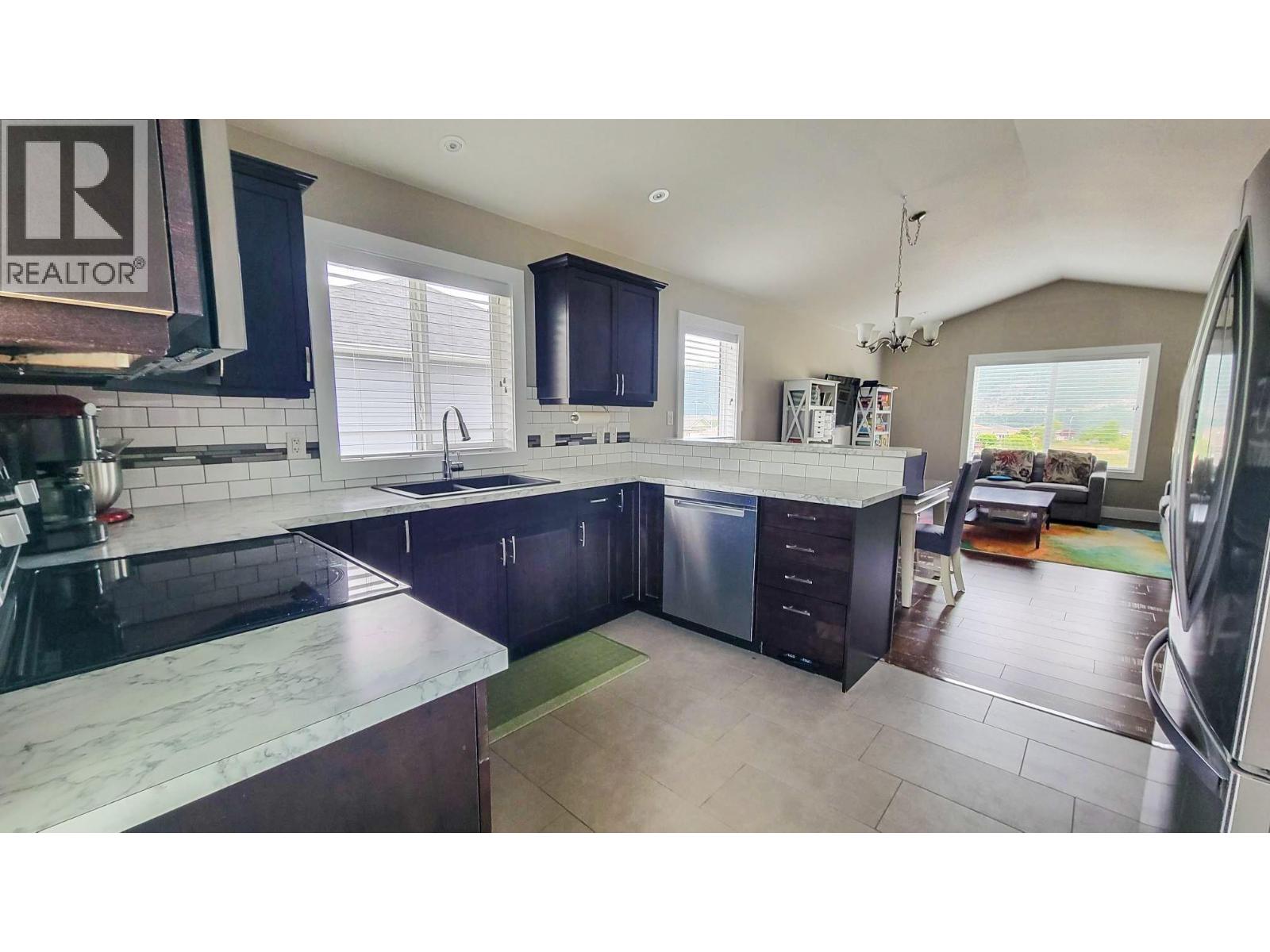 4208 16th Avenue, Castlegar, British Columbia  V1N 4X7 - Photo 7 - 10391386