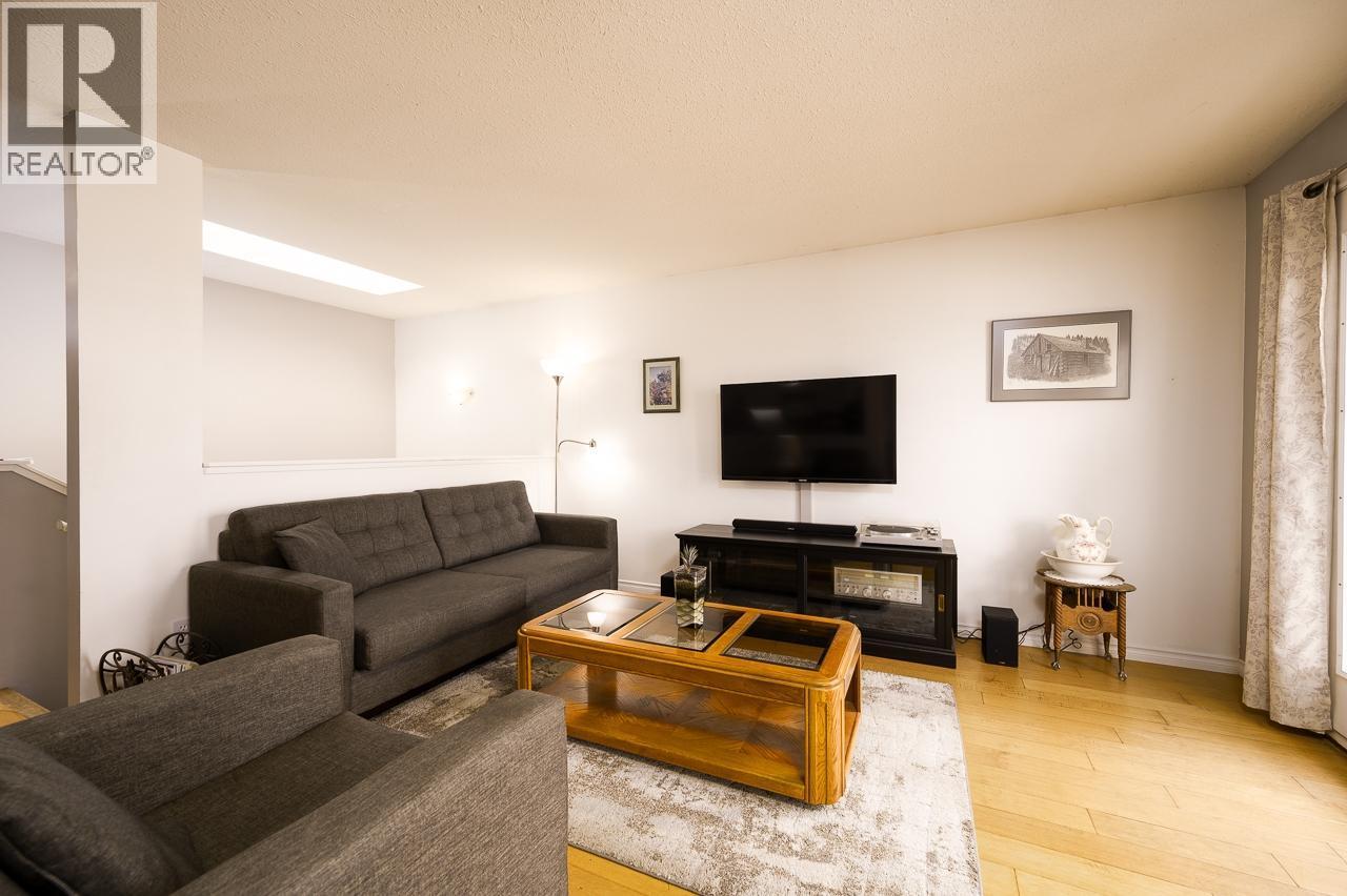 6037 Dallas Drive, Kamloops, British Columbia  V2C 5Z9 - Photo 4 - 10391373