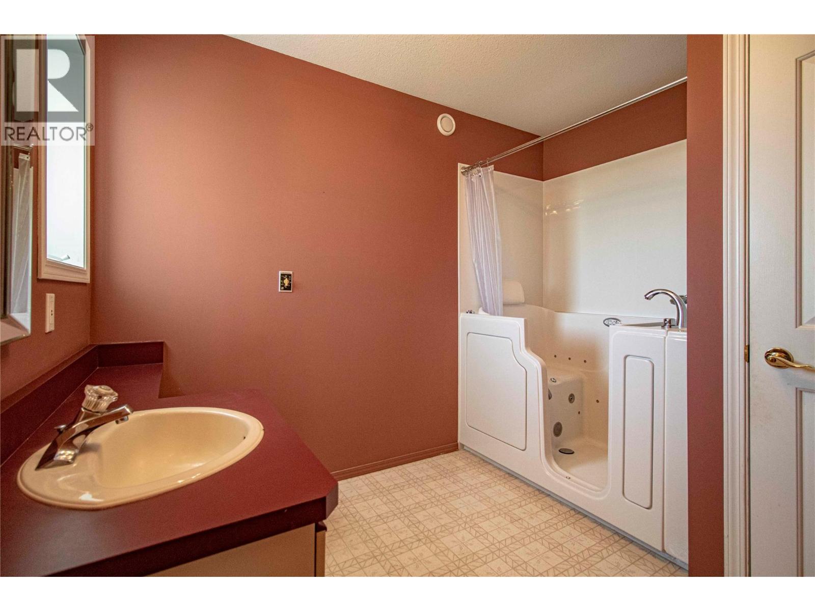 2263 Carmi Road, Penticton, British Columbia  V2A 8V5 - Photo 22 - 10391422