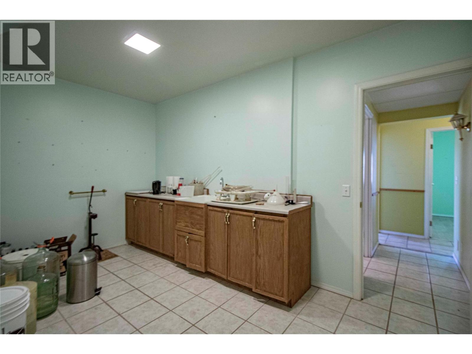 2263 Carmi Road, Penticton, British Columbia  V2A 8V5 - Photo 34 - 10391422