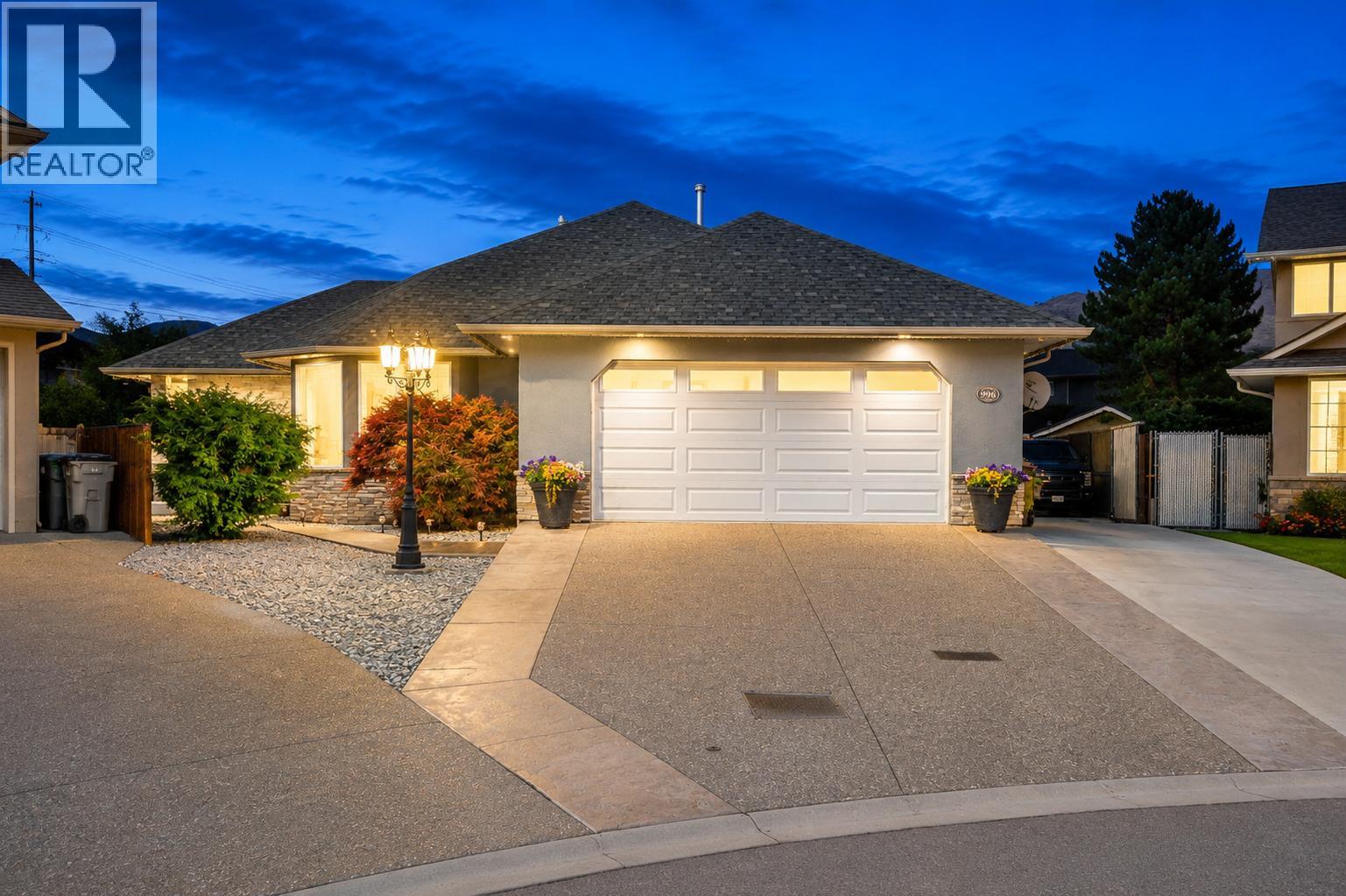 996 Arlington Court, Kamloops, British Columbia  V2B 8T4 - Photo 2 - 10391001