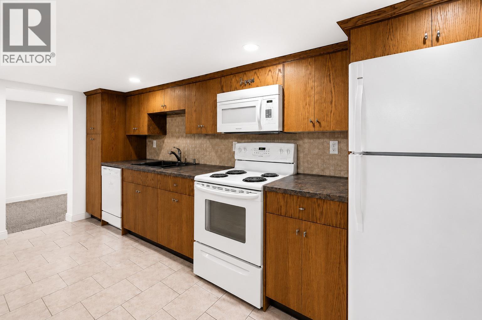996 Arlington Court, Kamloops, British Columbia  V2B 8T4 - Photo 35 - 10391001