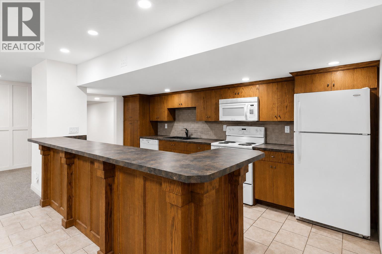 996 Arlington Court, Kamloops, British Columbia  V2B 8T4 - Photo 36 - 10391001