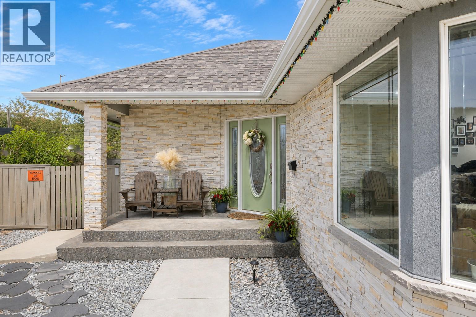 996 Arlington Court, Kamloops, British Columbia  V2B 8T4 - Photo 4 - 10391001