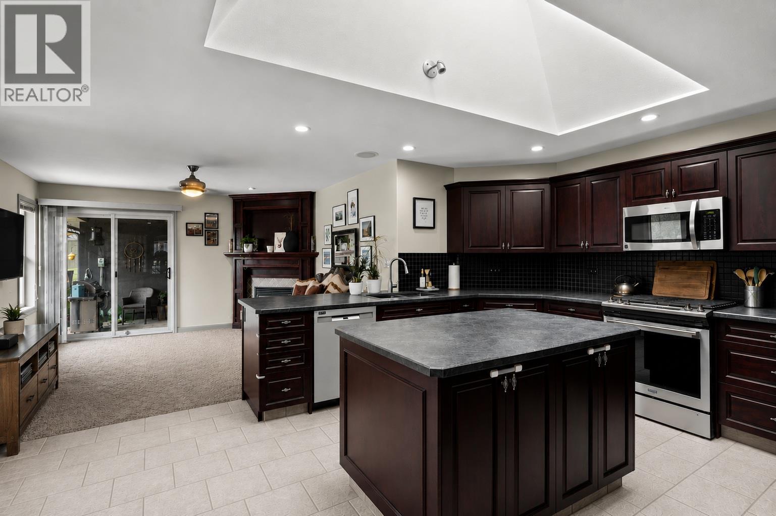 996 Arlington Court, Kamloops, British Columbia  V2B 8T4 - Photo 6 - 10391001