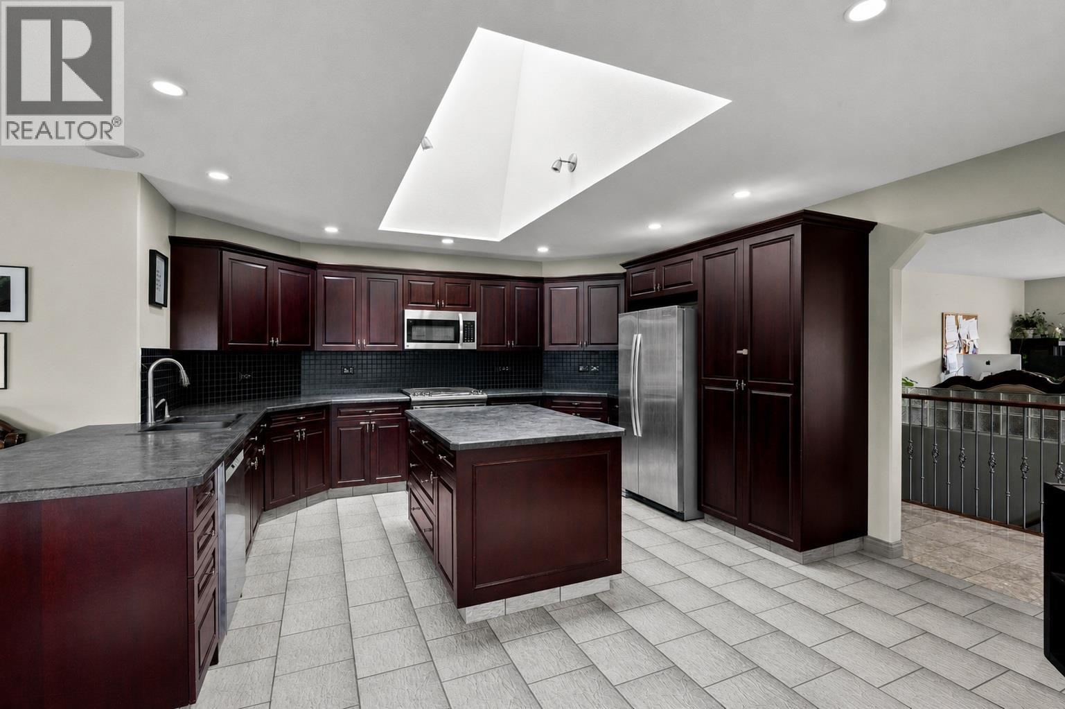 996 Arlington Court, Kamloops, British Columbia  V2B 8T4 - Photo 7 - 10391001