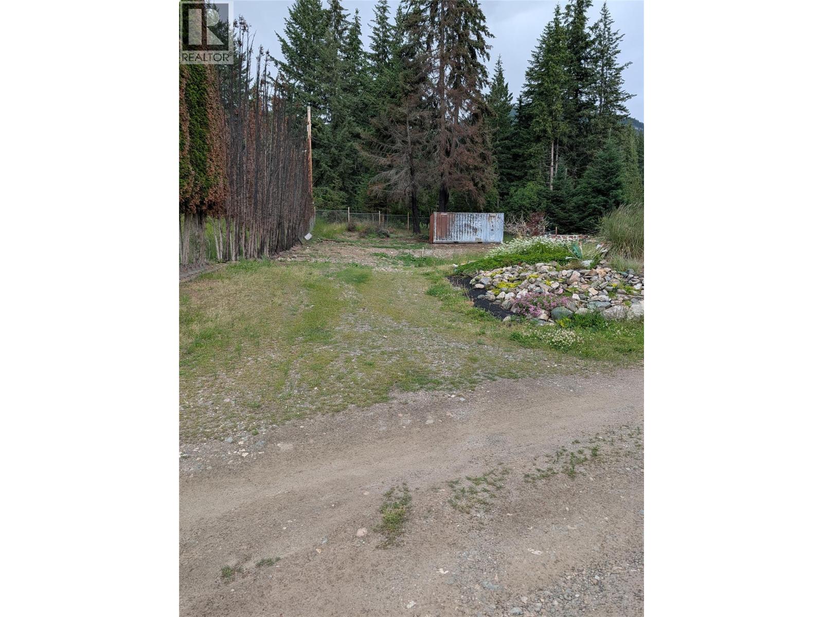 2573 Airstrip Road, Anglemont, British Columbia  V0E 1M7 - Photo 4 - 10391161