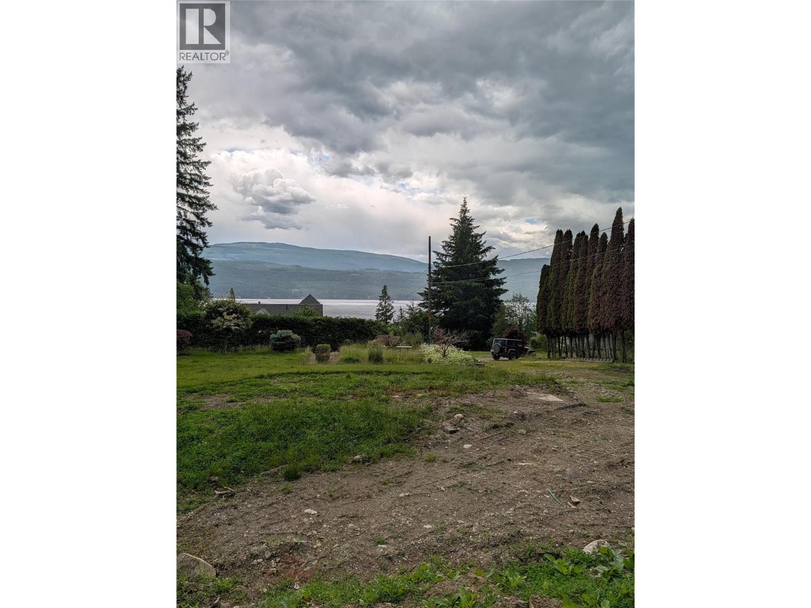 2573 Airstrip Road, Anglemont, British Columbia  V0E 1M7 - Photo 6 - 10391161