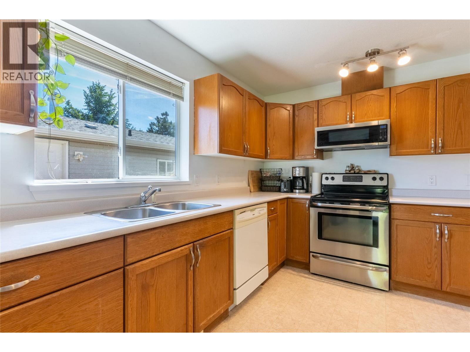 1951 Lodgepole Drive Unit# 33, Kamloops, British Columbia  V1S 1Y1 - Photo 7 - 10391031
