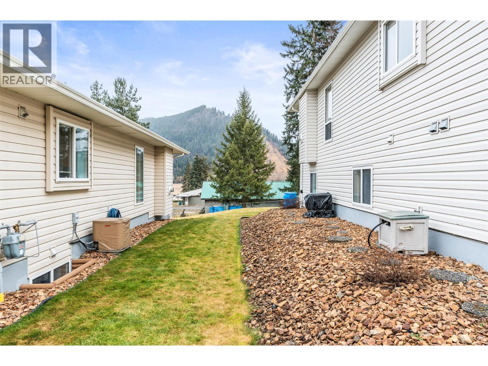 2675 Pine Avenue Unit# 54, Lumby, British Columbia  V0E 2G5 - Photo 53 - 10391414