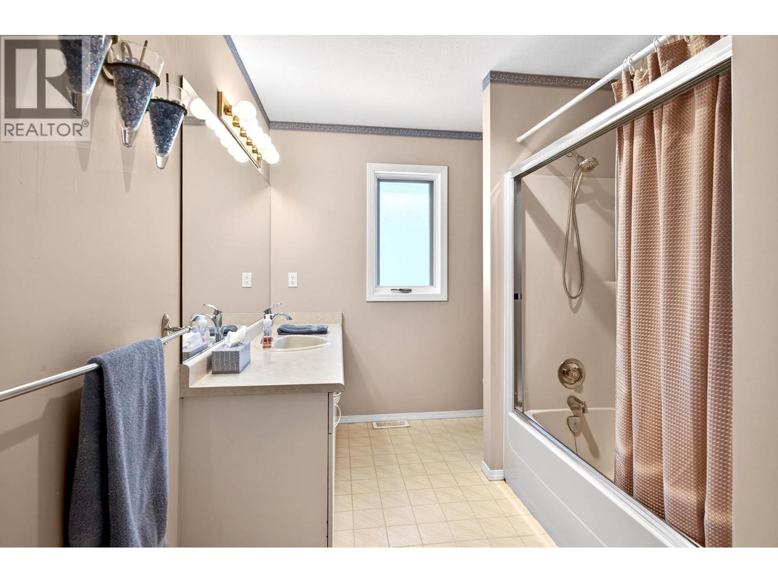 900 Windbreak Street, Kamloops, British Columbia  V2B 5P1 - Photo 28 - 10391355