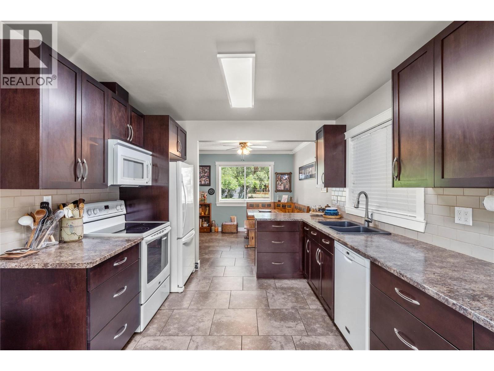 892 Cramond Road, Kamloops, British Columbia  V2B 6J9 - Photo 2 - 10391175
