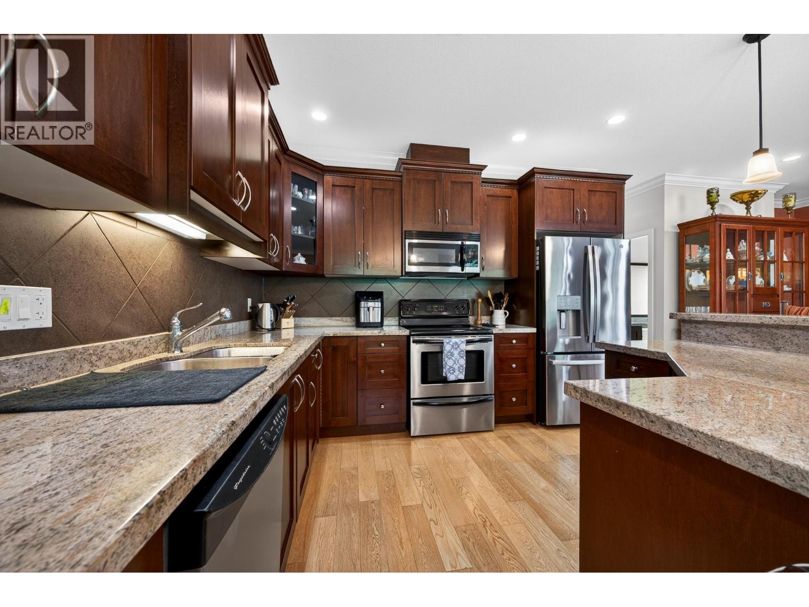 2046 Robson Place Unit# 4, Kamloops, British Columbia  V2E 0A5 - Photo 9 - 10391478
