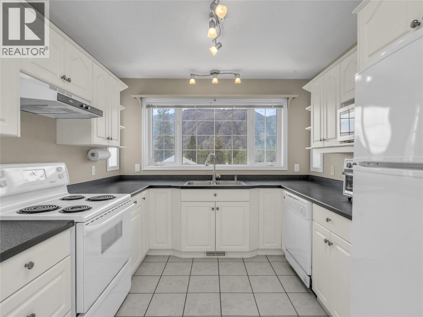 1357 Peachcliff Place, Okanagan Falls, British Columbia  V0H 1R1 - Photo 4 - 10390742