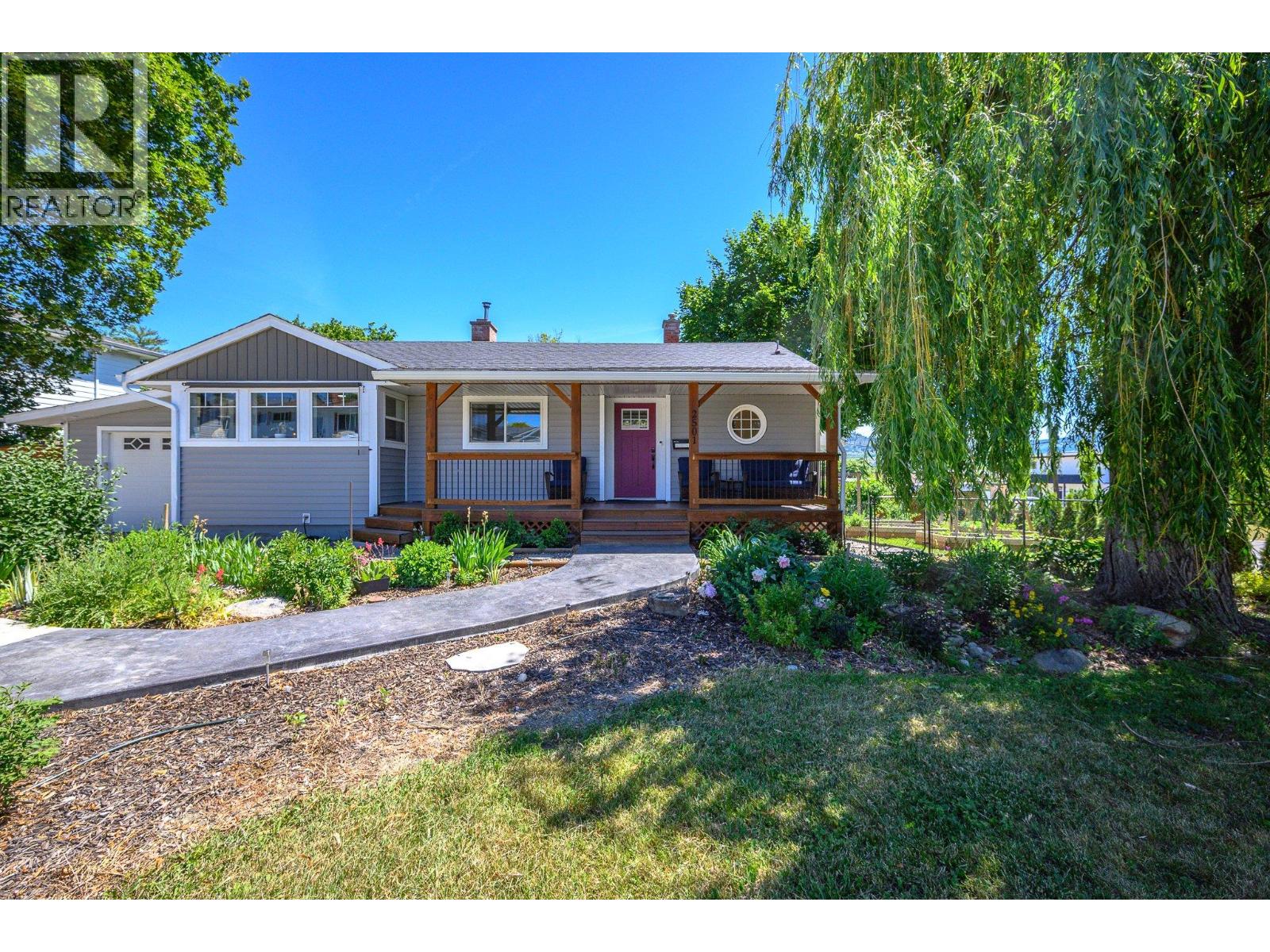 2501 17 Street, Vernon, British Columbia  V1T 3Y5 - Photo 1 - 10391470