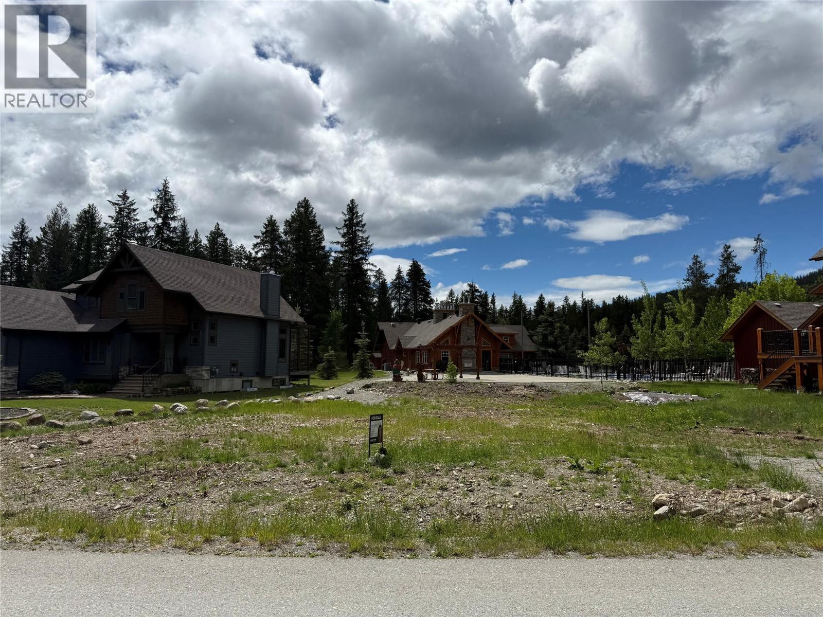100 Kodiak Crescent, Kimberley, British Columbia  V1A 0B2 - Photo 2 - 10391412