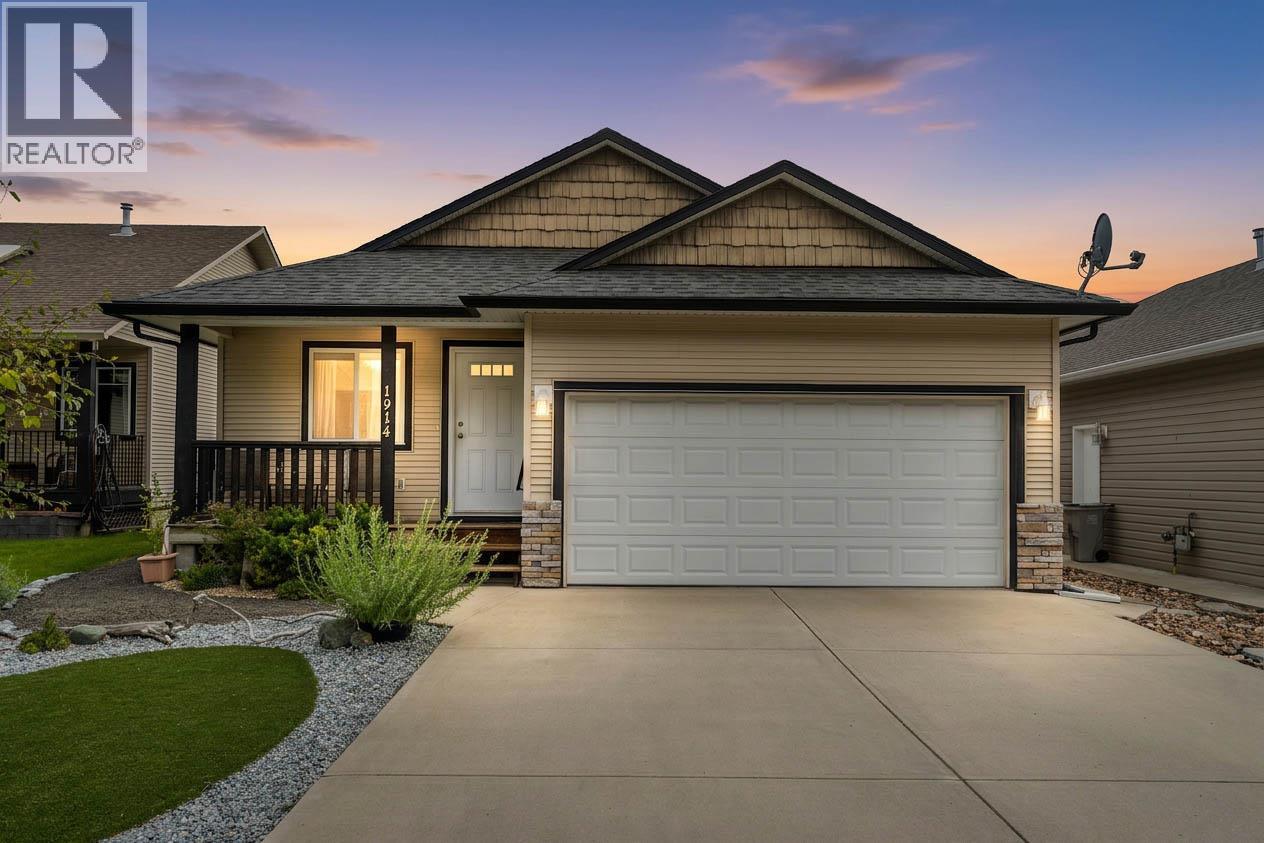 1914 Snowberry Crescent, Kamloops, British Columbia  V1S 1Z8 - Photo 1 - 10390602
