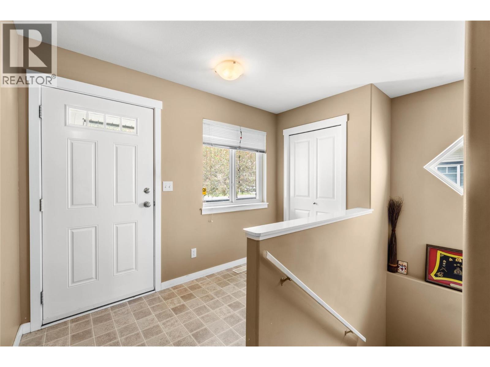 1914 Snowberry Crescent, Kamloops, British Columbia  V1S 1Z8 - Photo 3 - 10390602