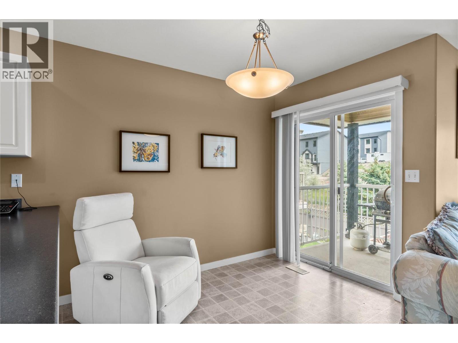 1914 Snowberry Crescent, Kamloops, British Columbia  V1S 1Z8 - Photo 6 - 10390602