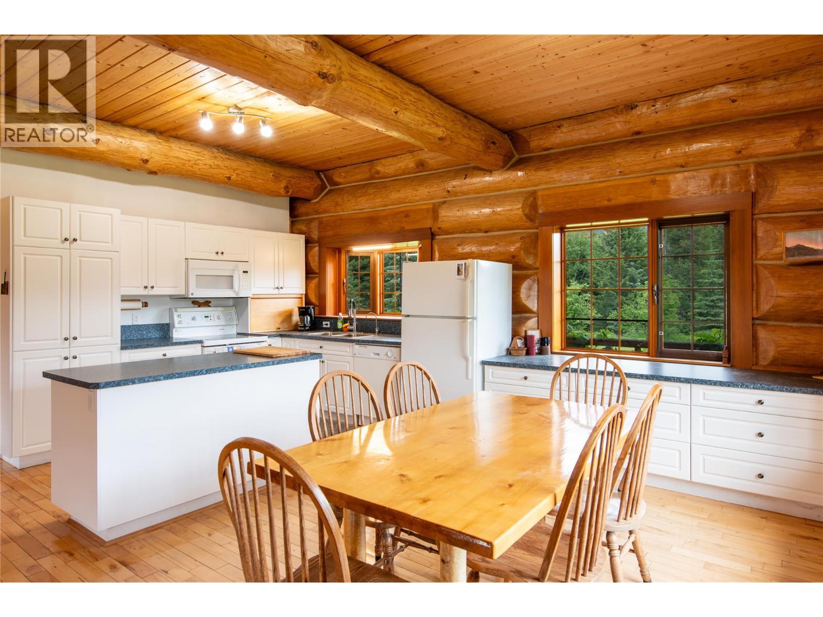 1360 Adolph Johnson Road, Golden, British Columbia  V0A 1H1 - Photo 6 - 10390040