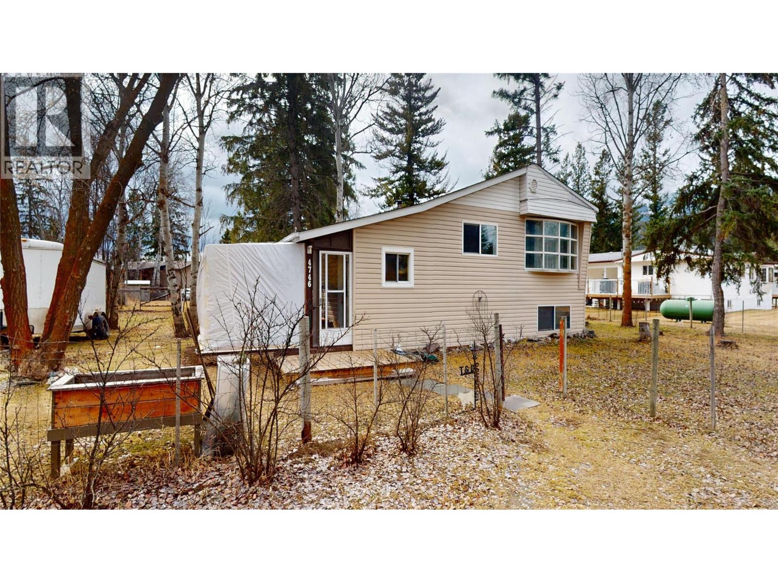 4746 Burns Avenue, Canal Flats, British Columbia  V0B 1B0 - Photo 1 - 10391510