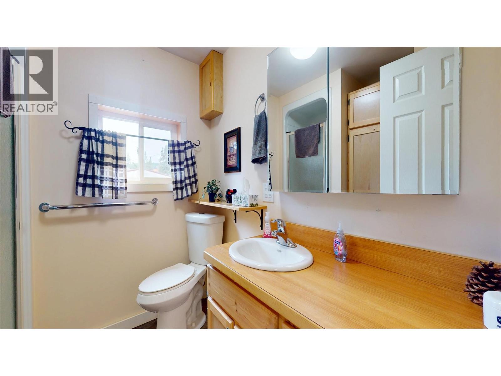 4746 Burns Avenue, Canal Flats, British Columbia  V0B 1B0 - Photo 17 - 10391510