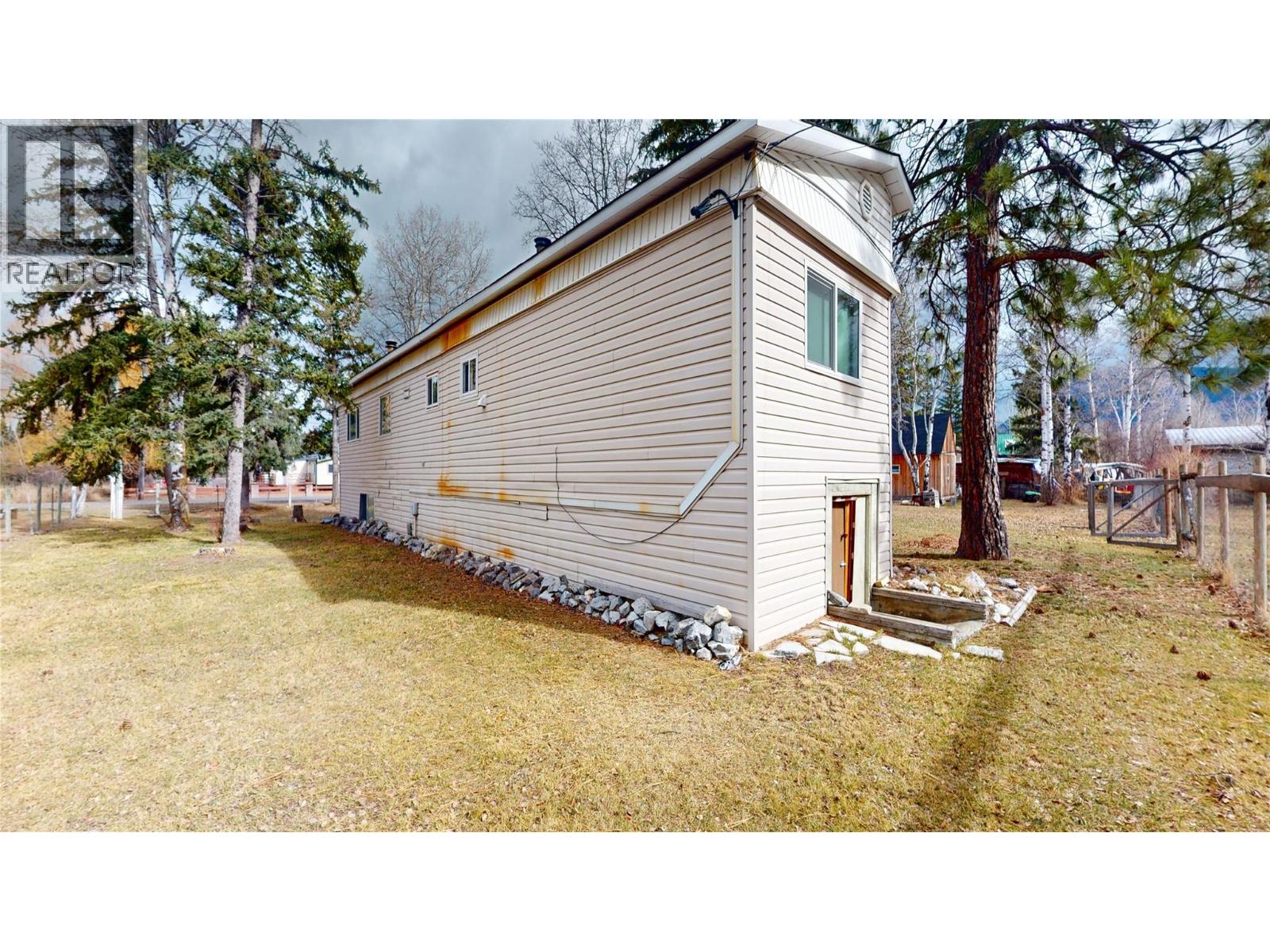 4746 Burns Avenue, Canal Flats, British Columbia  V0B 1B0 - Photo 28 - 10391510