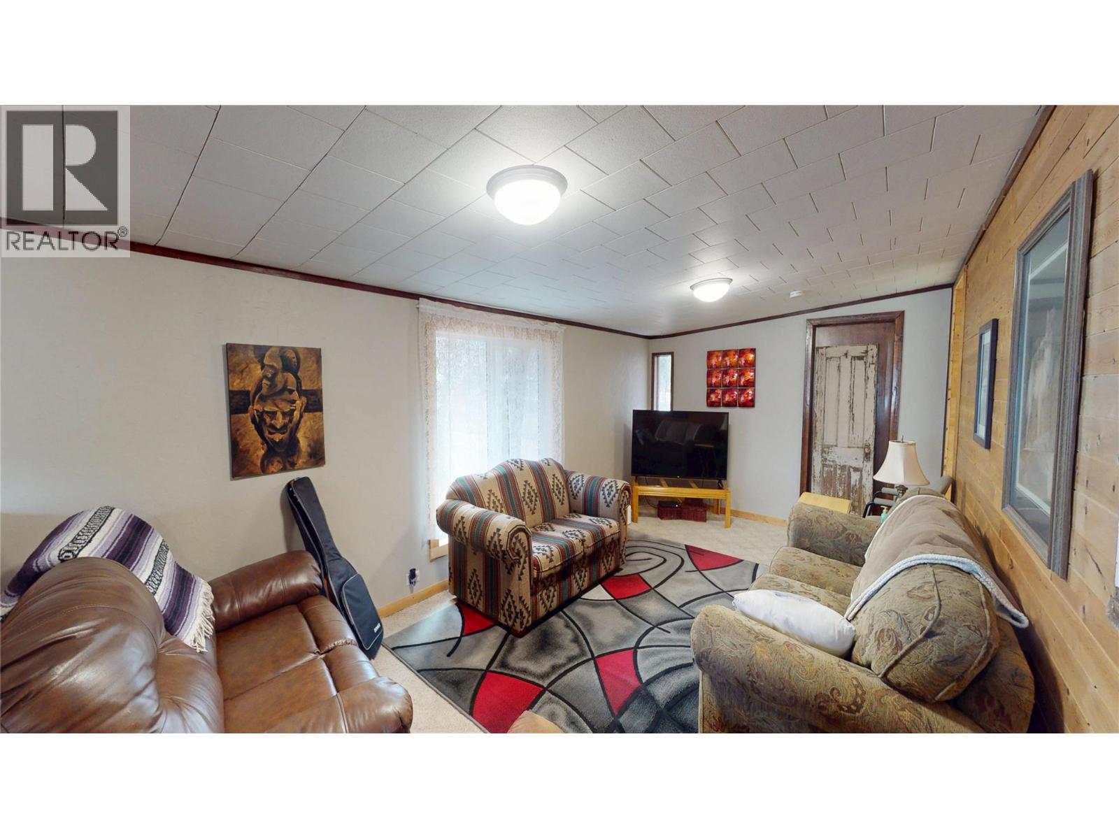 4746 Burns Avenue, Canal Flats, British Columbia  V0B 1B0 - Photo 5 - 10391510