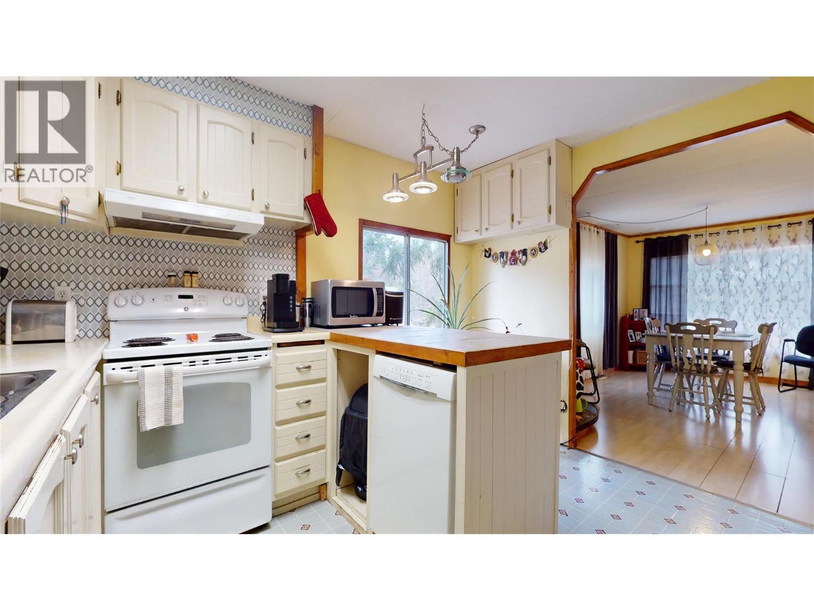 4746 Burns Avenue, Canal Flats, British Columbia  V0B 1B0 - Photo 8 - 10391510
