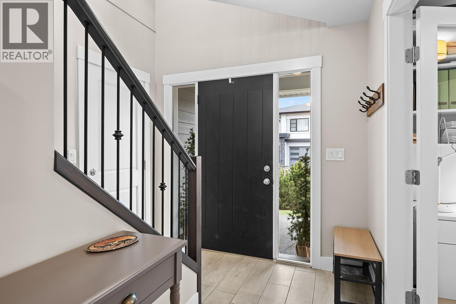 1330 Rocky Point Drive, Kelowna, British Columbia  V1V 2Z9 - Photo 3 - 10391508
