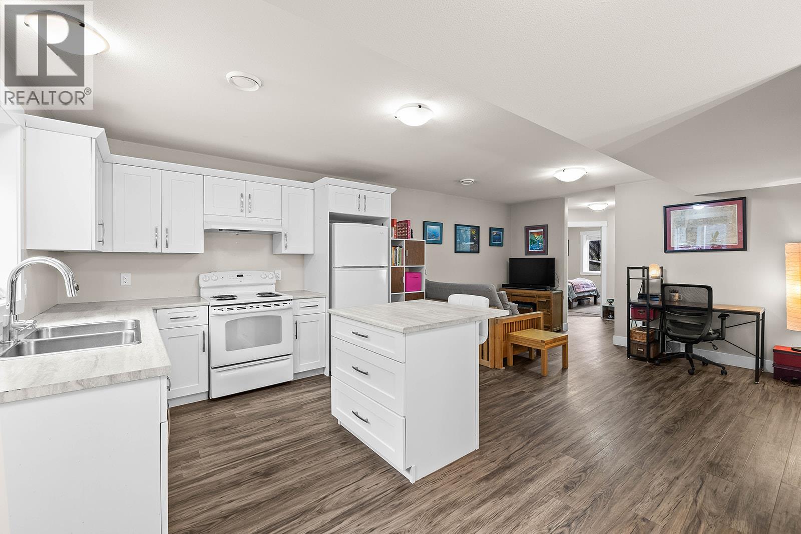 1330 Rocky Point Drive, Kelowna, British Columbia  V1V 2Z9 - Photo 39 - 10391508