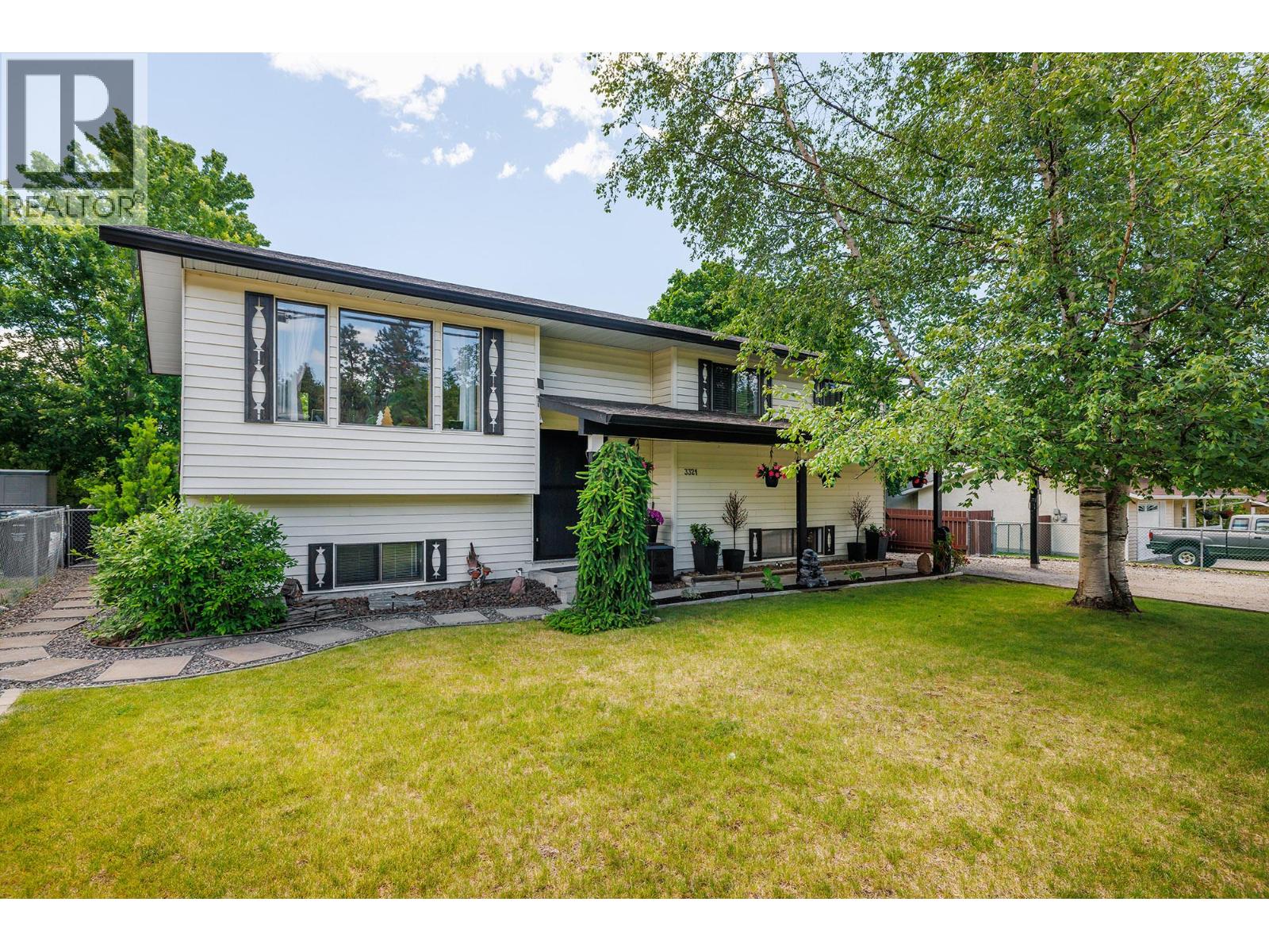 3321 Gates Road, West Kelowna, British Columbia  V4T 1B1 - Photo 1 - 10391473