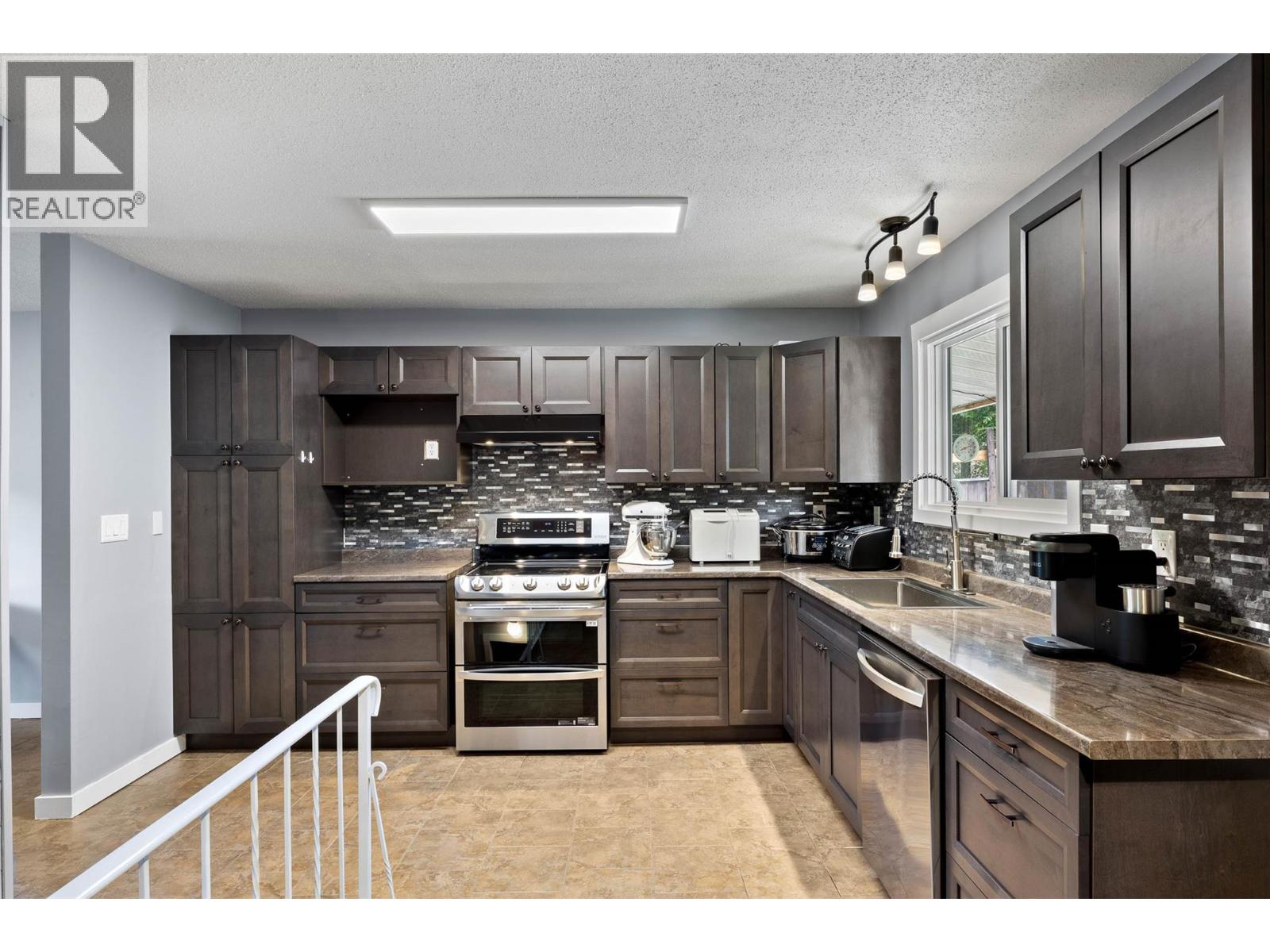 1223 Highridge Drive, Kamloops, British Columbia  V2C 5G5 - Photo 4 - 10391498