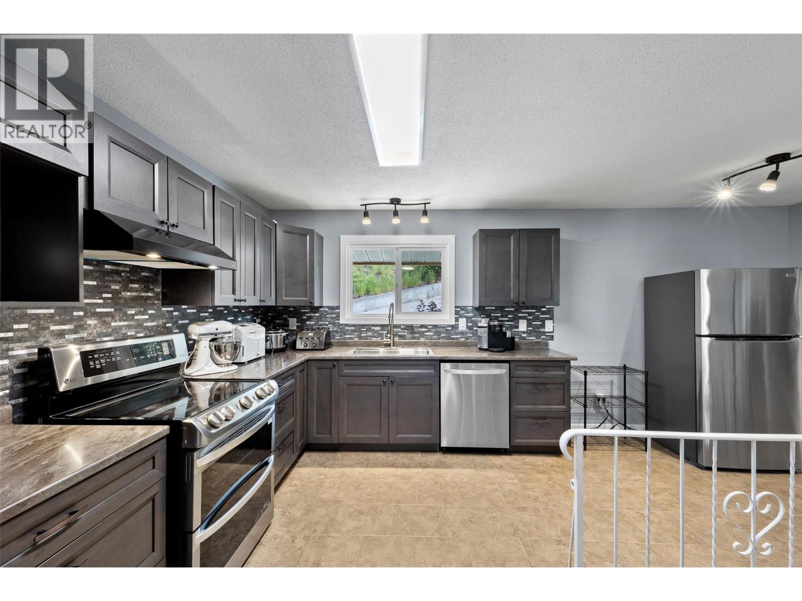 1223 Highridge Drive, Kamloops, British Columbia  V2C 5G5 - Photo 5 - 10391498