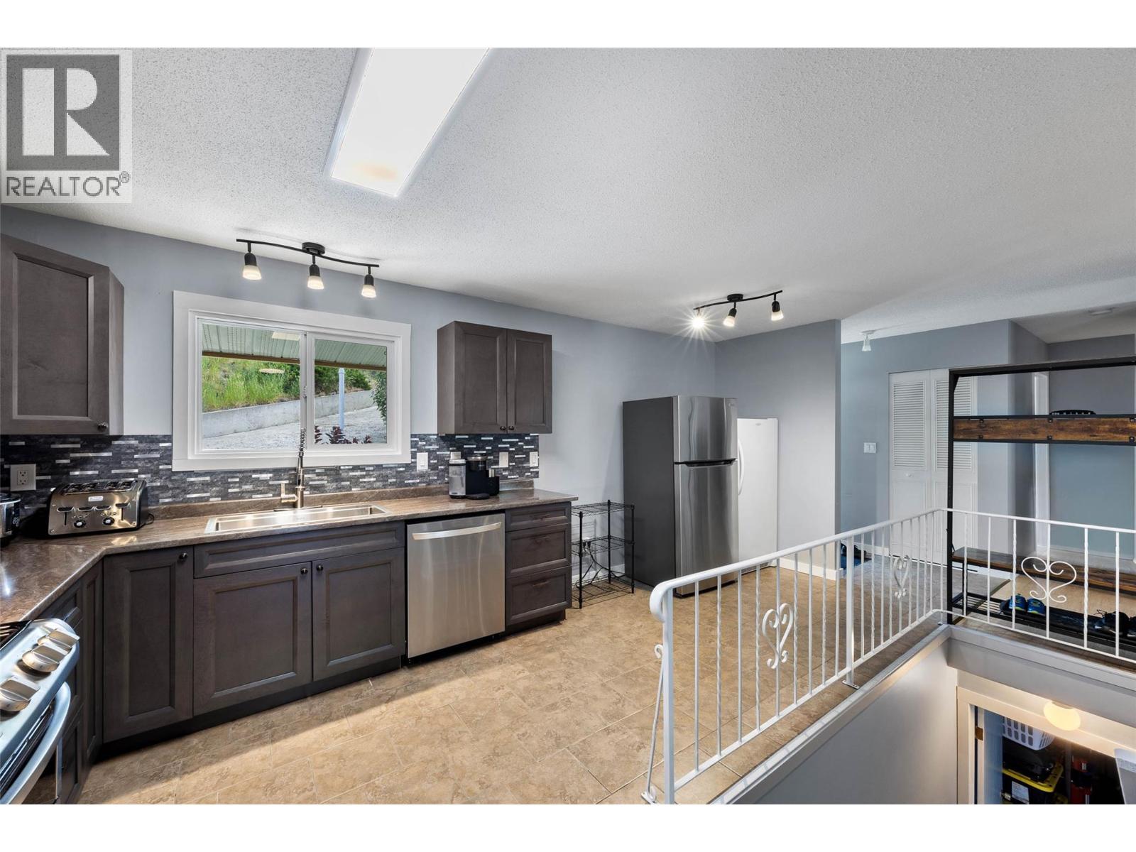 1223 Highridge Drive, Kamloops, British Columbia  V2C 5G5 - Photo 6 - 10391498