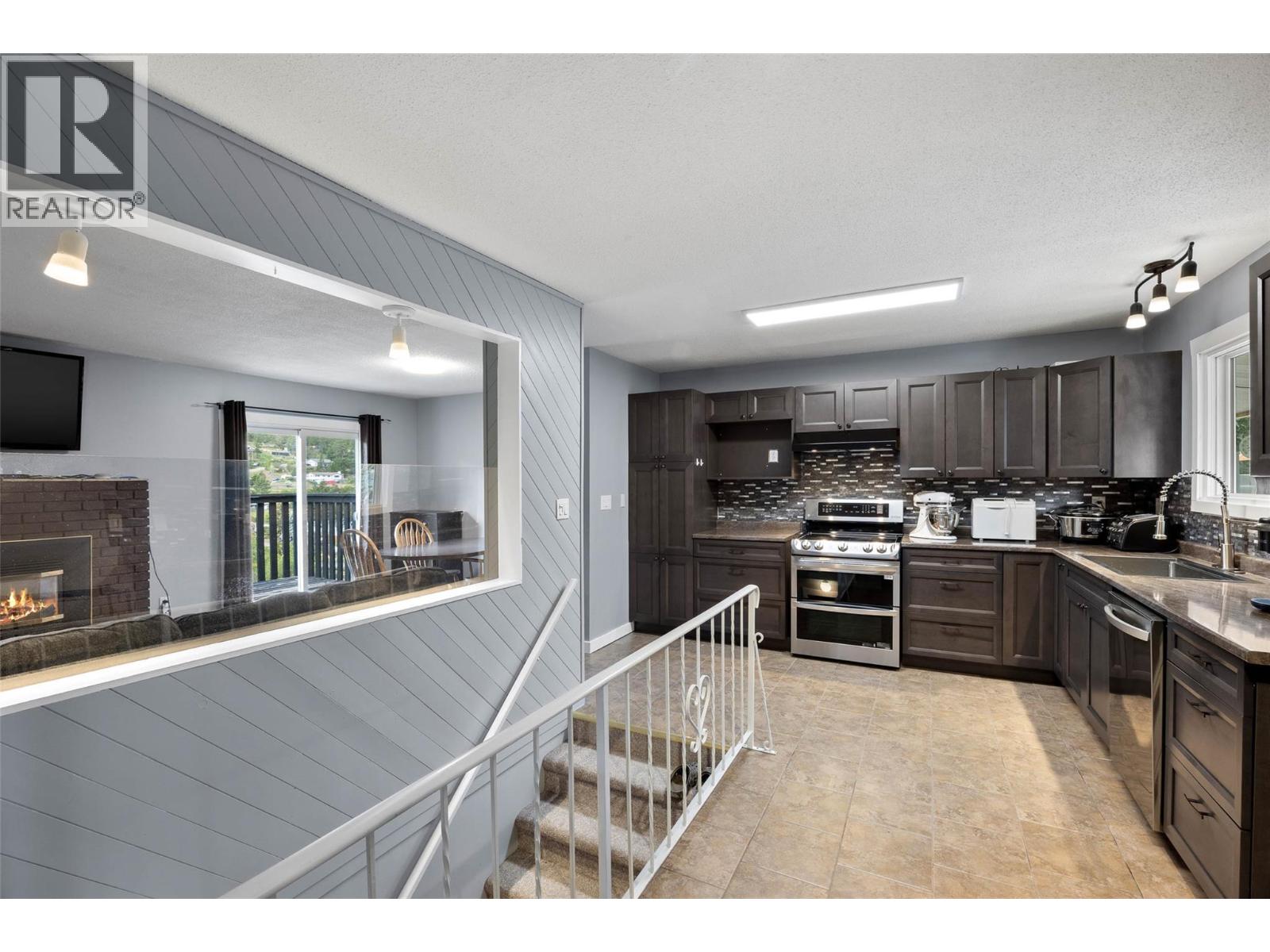 1223 Highridge Drive, Kamloops, British Columbia  V2C 5G5 - Photo 7 - 10391498