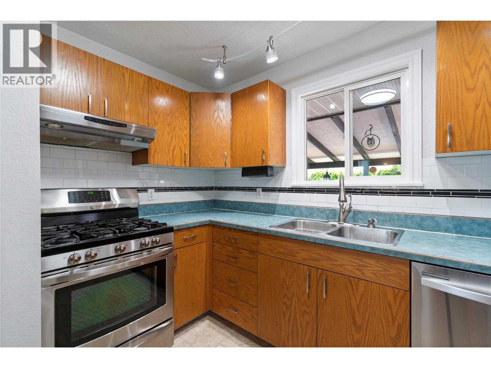 4750 71 Avenue Ne, Salmon Arm, British Columbia  V0E 1K0 - Photo 12 - 10391387