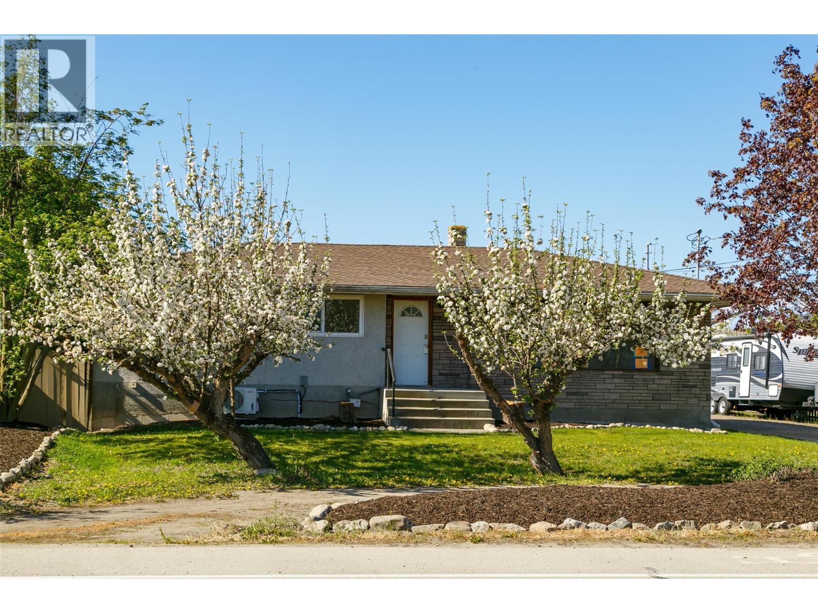 2451 Sexsmith Road, Kelowna, British Columbia  V1V 2E9 - Photo 2 - 10391118