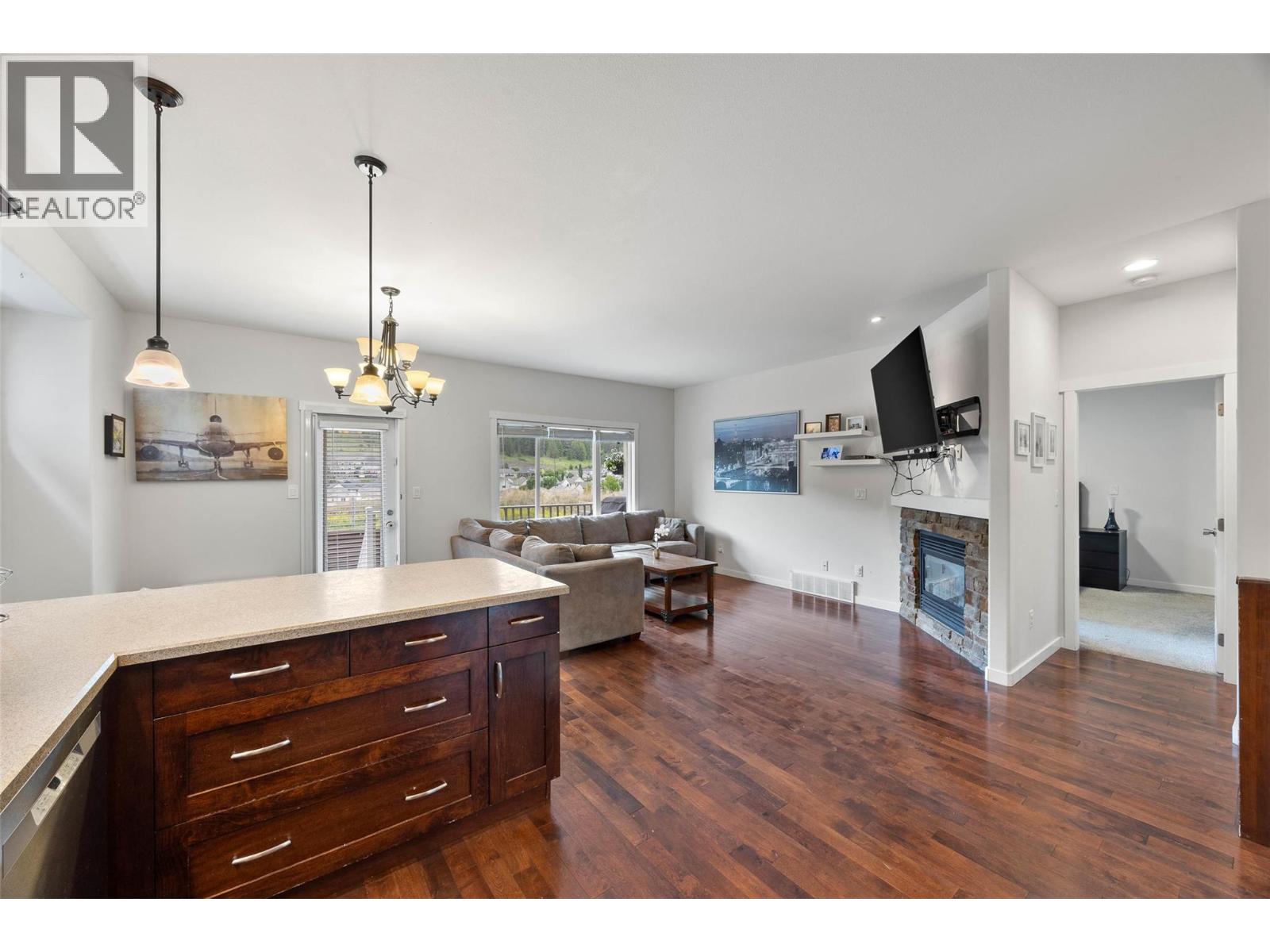 1808 Foxtail Drive, Kamloops, British Columbia  V1S 0A4 - Photo 5 - 10391424