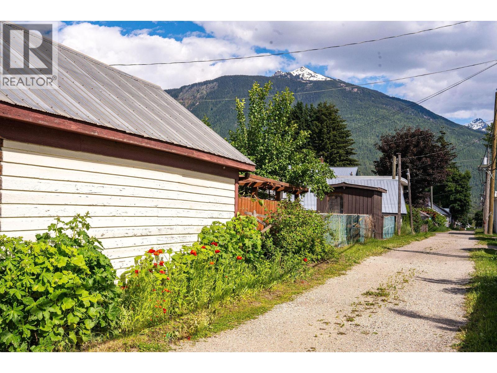 301 Third Street E, Revelstoke, British Columbia  V0E 2S0 - Photo 10 - 10380335