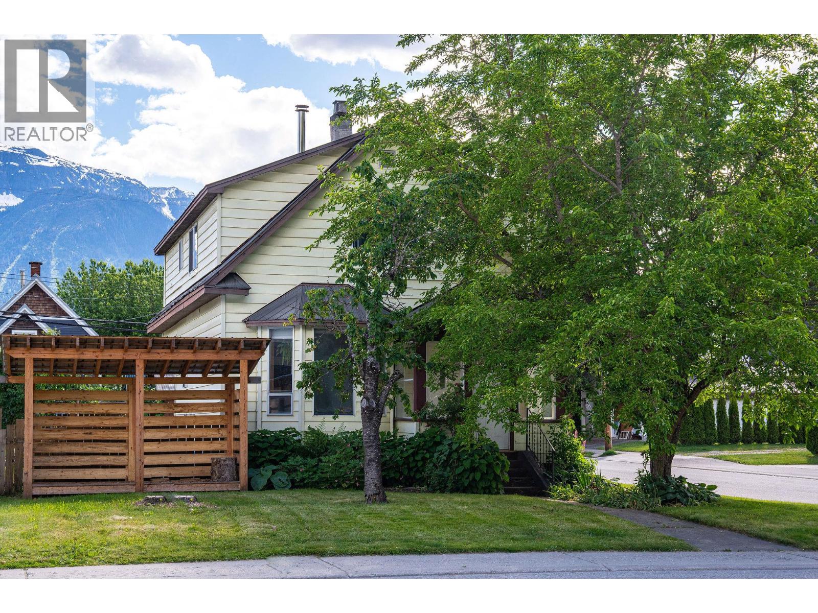 301 Third Street E, Revelstoke, British Columbia  V0E 2S0 - Photo 4 - 10380335