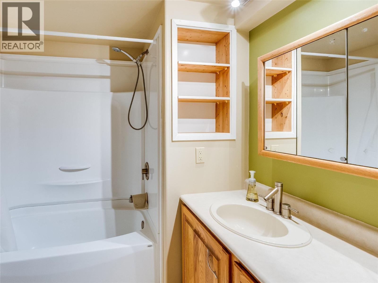 2625 6th Avenue, Castlegar, British Columbia  V1N 2W3 - Photo 21 - 10391397