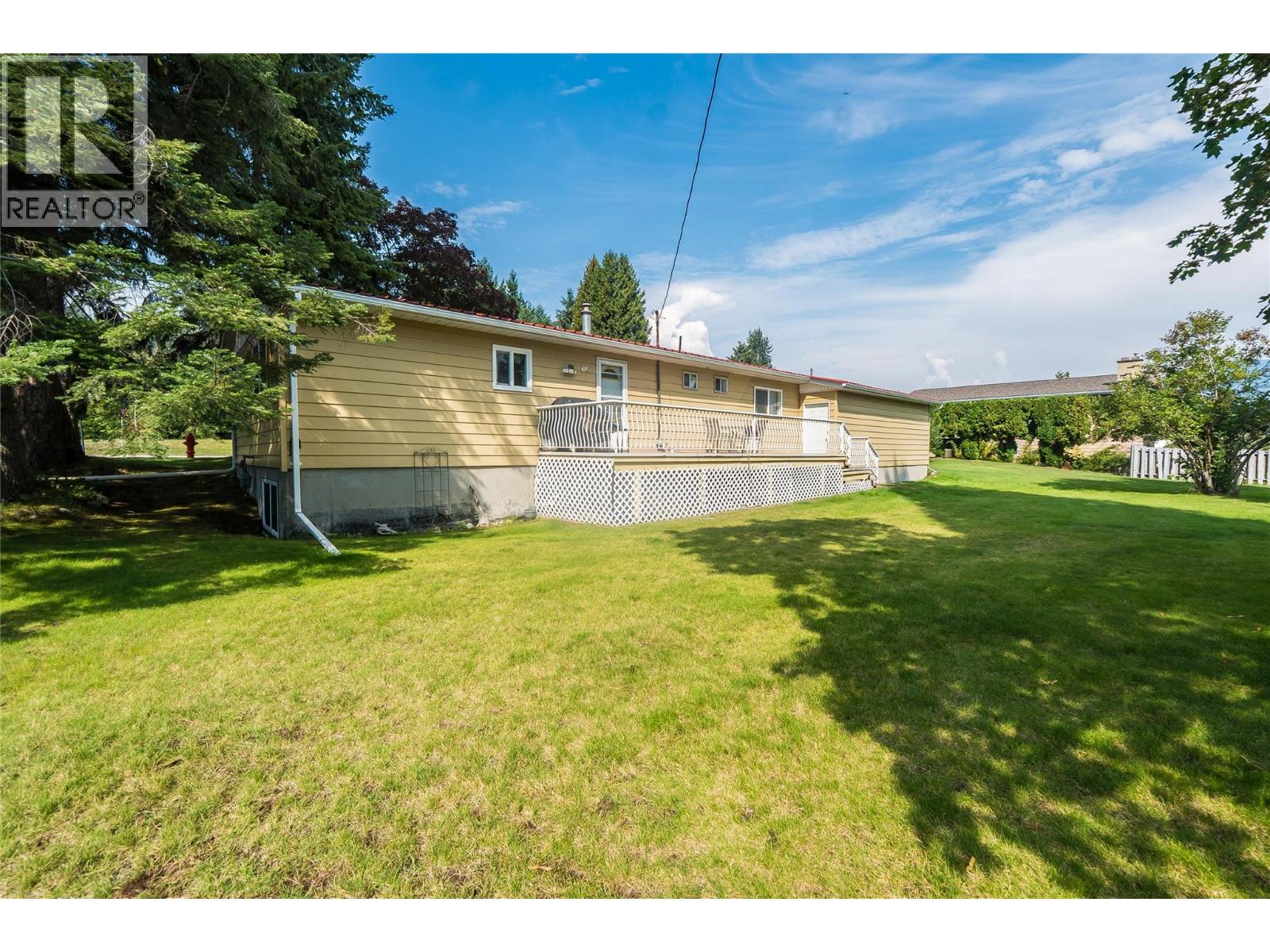 2625 6th Avenue, Castlegar, British Columbia  V1N 2W3 - Photo 3 - 10391397