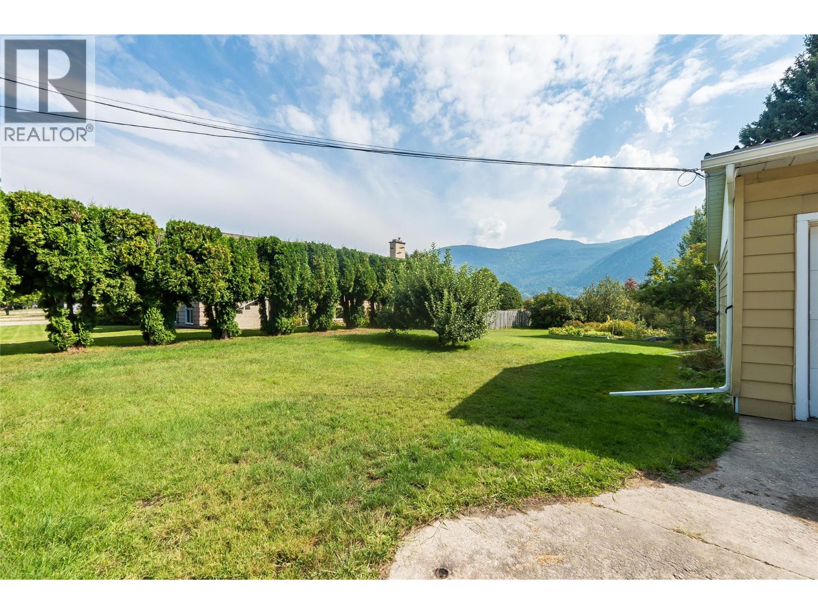 2625 6th Avenue, Castlegar, British Columbia  V1N 2W3 - Photo 43 - 10391397