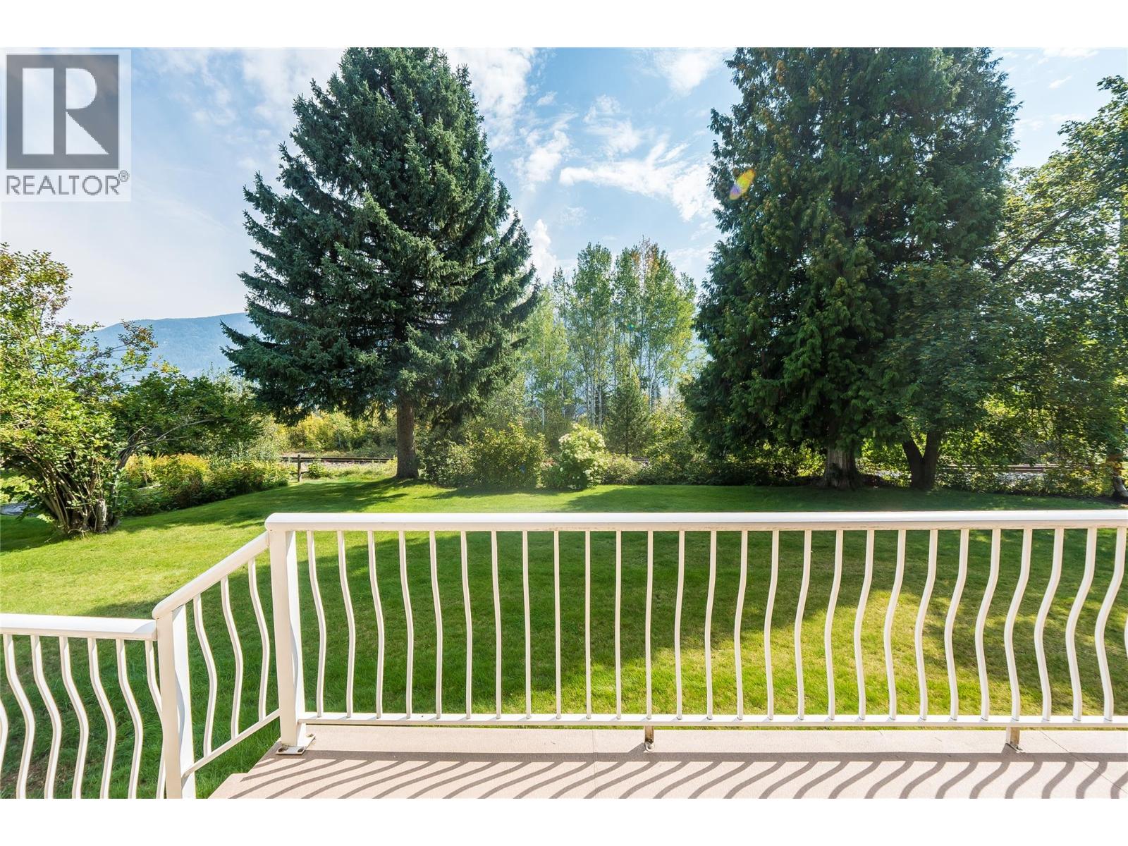 2625 6th Avenue, Castlegar, British Columbia  V1N 2W3 - Photo 48 - 10391397