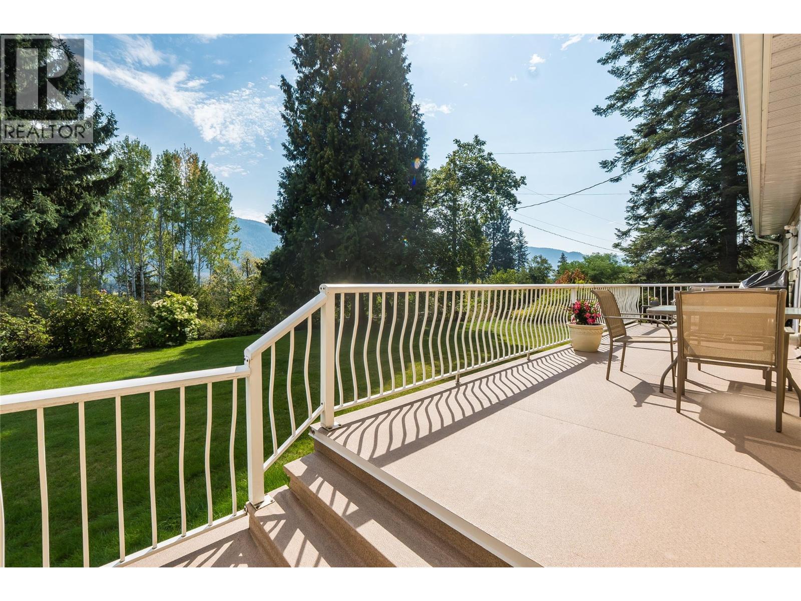 2625 6th Avenue, Castlegar, British Columbia  V1N 2W3 - Photo 49 - 10391397