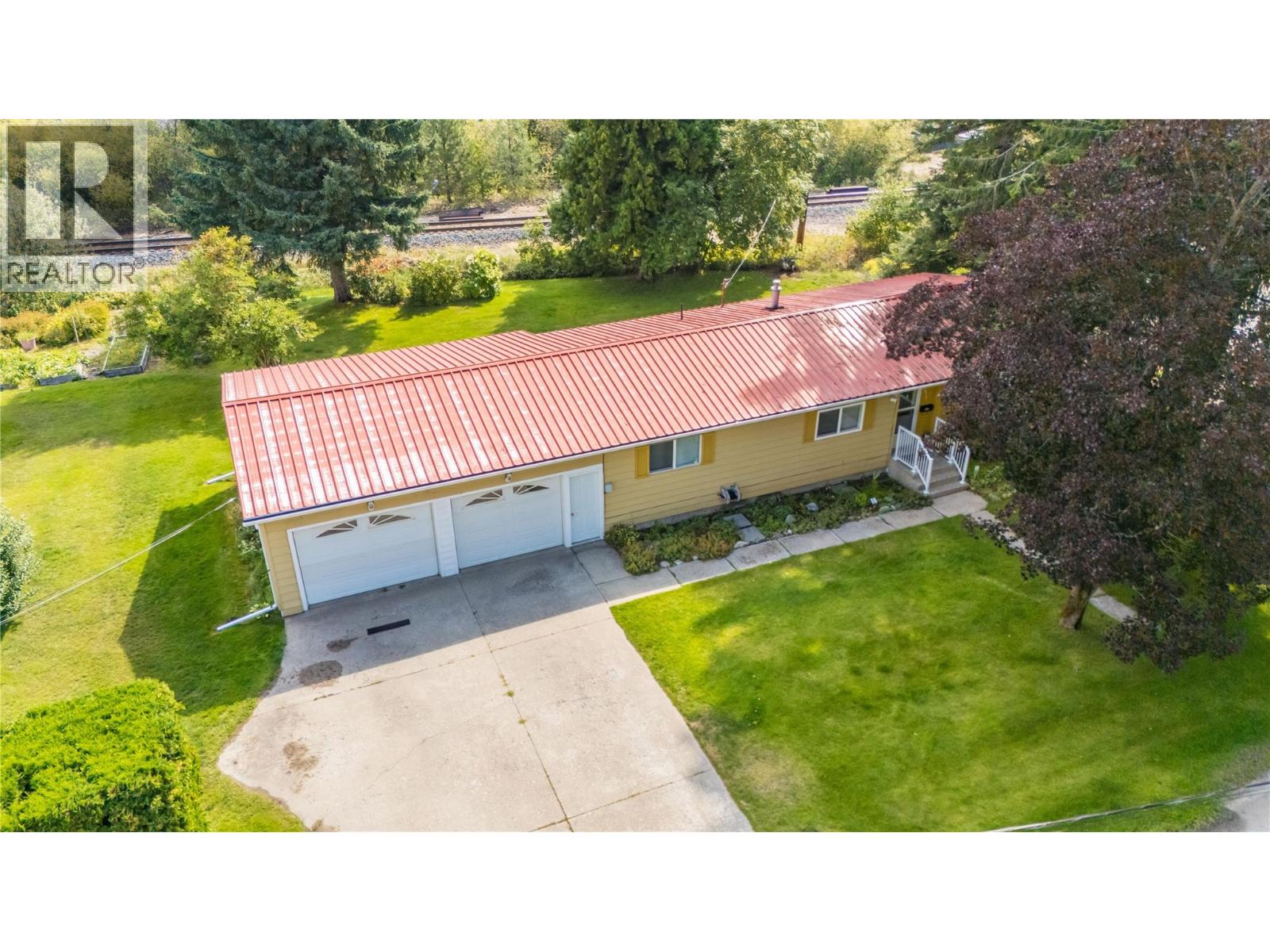 2625 6th Avenue, Castlegar, British Columbia  V1N 2W3 - Photo 5 - 10391397