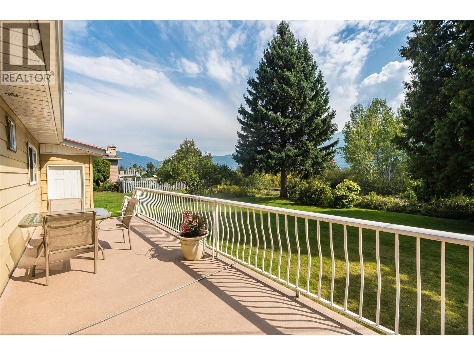 2625 6th Avenue, Castlegar, British Columbia  V1N 2W3 - Photo 50 - 10391397