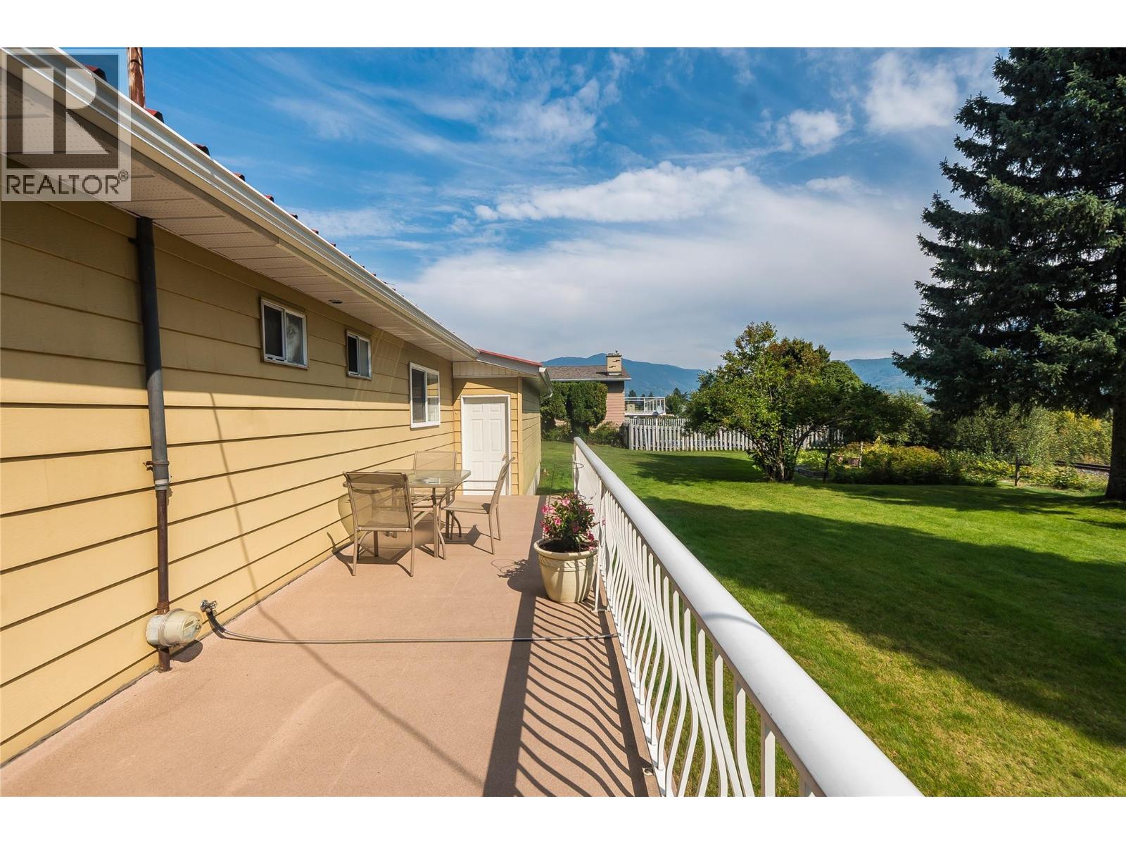 2625 6th Avenue, Castlegar, British Columbia  V1N 2W3 - Photo 51 - 10391397